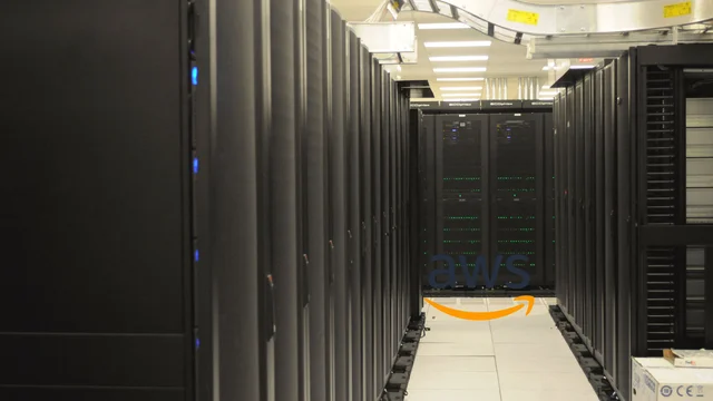 Тематический фотоколлаж серверных стоек со знаком AWS